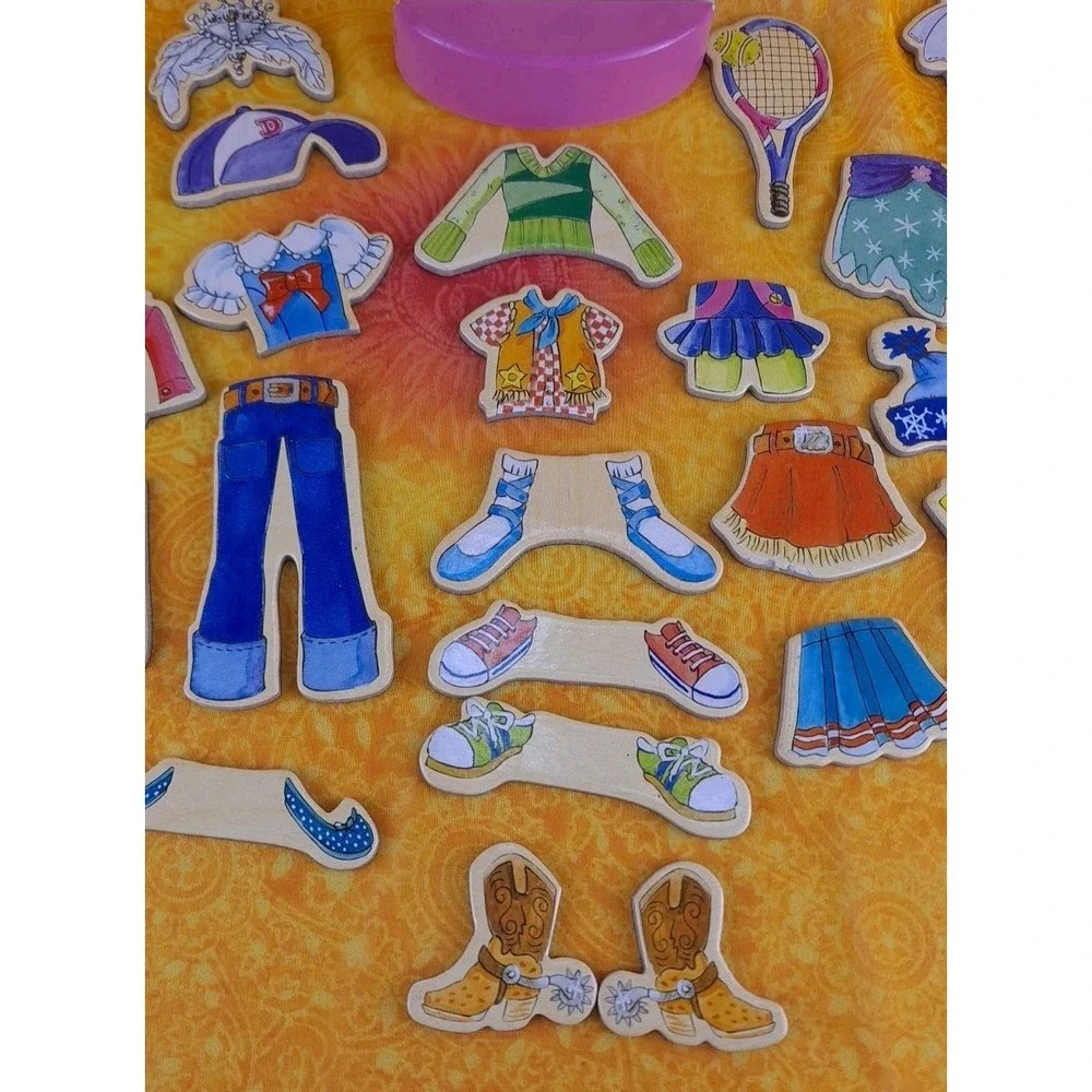 Poppy Magnetic Wooden Doll‎ With Base And 32 Pieces For Dress Up